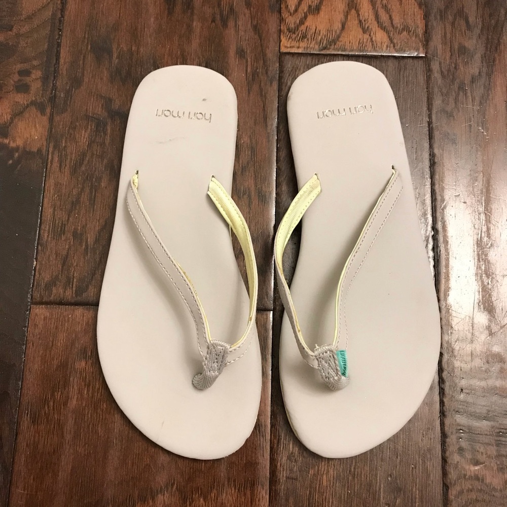 Hanman Women’s Flat Sandal